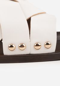 Born2be - Białe Klapki z Przeplatanymi Paskami i Nitami przy Podeszwie Marivyn. Okazja: na co dzień, na randkę. Kolor: biały. Materiał: len. Sezon: lato. Styl: casual, elegancki #4