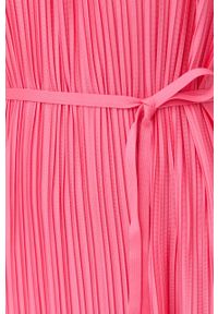 BOSS sukienka kolor różowy midi prosta. Kolor: różowy. Materiał: tkanina. Typ sukienki: proste. Długość: midi #4