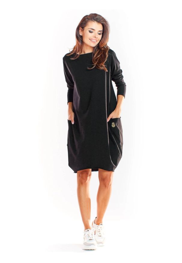 Infinite You - Bawełniana sukienka oversize z długim rękawem czarna. Okazja: do pracy, na co dzień, na spacer. Kolor: czarny. Materiał: bawełna. Długość rękawa: długi rękaw. Sezon: jesień, wiosna, lato, zima. Typ sukienki: oversize. Styl: elegancki, casual