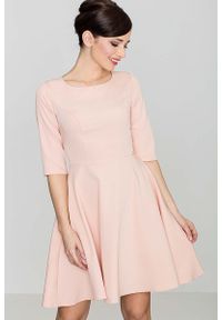 Katrus - Różowa Klasyczna Sukienka z Rękawem 1/2. Kolor: różowy. Materiał: poliester, wiskoza. Styl: klasyczny