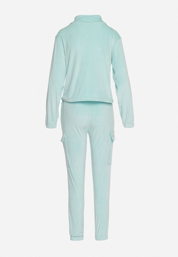 Born2be - Jasnoniebieski Welurowy Komplet Dresowy Bluza z Ozdobną Kieszenią i Luźne Spodnie z Kieszeniami Whisperia. Kolor: niebieski. Materiał: welur, dresówka
