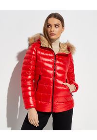 Hetrego - HETREGO - Czerwona pikowana kurtka Metis. Kolor: czerwony. Materiał: nylon, futro #1
