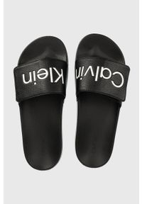 Calvin Klein klapki ADJ POOL SLIDE PU męskie kolor czarny HM0HM00957. Kolor: czarny. Materiał: materiał #2