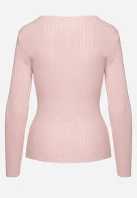 Born2be - Jasnoróżowy Sweter z Bawełną z Prążkowanego Materiału Ozdobiony Guzikami Zinfera. Kolor: różowy. Materiał: bawełna, materiał, prążkowany. Wzór: aplikacja. Sezon: zima #7