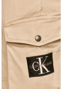 Calvin Klein Jeans - Spodnie. Kolor: beżowy. Materiał: tkanina, bawełna, elastan. Wzór: gładki #5