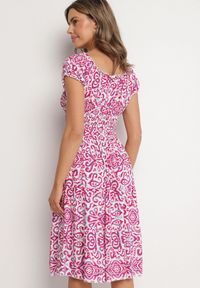 Born2be - Różowa Sukienka z Bawełny w Ornamentalny Wzór z Gumką w Pasie Natirissa. Okazja: na co dzień. Kolor: różowy. Materiał: bawełna. Długość rękawa: krótki rękaw. Sezon: lato. Typ sukienki: proste. Styl: elegancki, casual #3