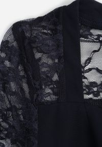 Renee - Granatowa Sukienka VICES o Taliowanym Kroju z Rękawami z Koronki Metirei. Kolor: niebieski. Materiał: koronka. Wzór: koronka. Styl: elegancki #4