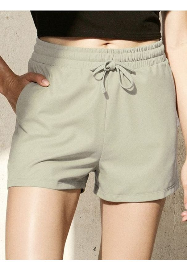 Sinsay - Szorty z wiązaniem w pasie soft touch - zielony. Kolor: zielony. Materiał: wiskoza, dzianina