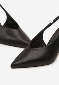 Renee - Czarne Sandały Vices na Szpilce Slingback Ozdobione Nitami Kolliva. Okazja: na co dzień, na spotkanie biznesowe. Kolor: czarny. Wzór: aplikacja. Obcas: na szpilce. Styl: biznesowy, klasyczny, elegancki, casual #4
