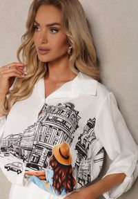 Renee - Biało-Czarna Koszula Oversize z Podpinanymi Rękawami i Nadrukiem Motywu Miasta Zulefia. Typ kołnierza: dekolt w łódkę. Kolor: biały. Wzór: nadruk #2