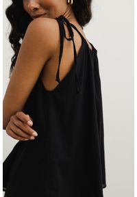 Marsala - Bluzka BAWEŁNIANA z wiązaniem na ramionach w kolorze TOTALLY BLACK - DAFNE-M/L. Materiał: bawełna. Sezon: lato