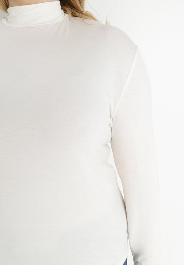 Born2be - Biały Golf Niinisto. Okazja: na co dzień. Typ kołnierza: golf. Kolekcja: plus size. Kolor: biały. Długość: długie. Wzór: jednolity. Materiał: dzianina, skóra, jeans. Długość rękawa: długi rękaw. Styl: elegancki, casual