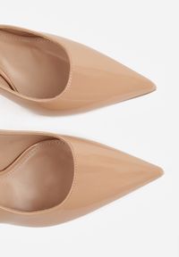 Born2be - Ciemnobeżowe Lakierowane Sandały na Szpilce z Wycięciami i Paskami Guinemere. Okazja: do pracy. Zapięcie: pasek. Kolor: beżowy. Materiał: lakier. Obcas: na szpilce. Styl: elegancki, klasyczny #5