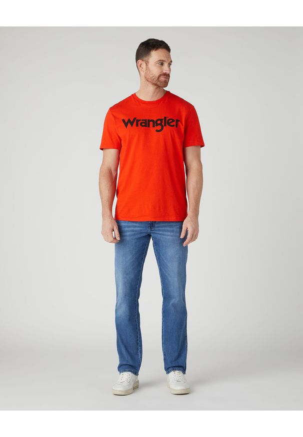 Wrangler - WRANGLER LOGO TEE MĘSKI T-SHIRT KOSZULKA Z NADRUKIEM LOGO W7X1D3R42 112328985. Wzór: nadruk