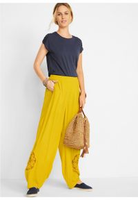 Spodnie z szerokimi nogawkami, wygodnym paskiem w talii i nadrukiem z boku bonprix żółty curry. Kolor: żółty. Wzór: nadruk #2