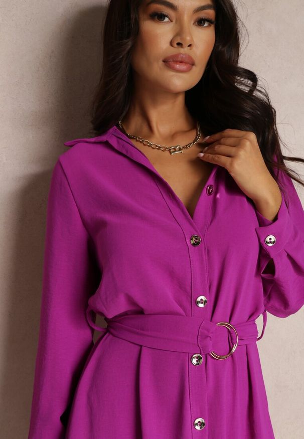 Renee - Fioletowa Sukienka Koszulowa z Paskiem Vartivar. Kolor: fioletowy. Materiał: materiał. Długość rękawa: długi rękaw. Typ sukienki: koszulowe. Styl: elegancki, klasyczny. Długość: midi