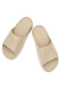 Beżowe Klapki Filippo Wygodne Obuwie Damskie. Okazja: na spacer, na plażę. Kolor: beżowy. Wzór: jednolity. Sezon: lato. Styl: elegancki #3