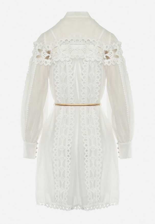 Born2be - Biała Koronkowa Sukienka Mini z Paskiem i Guzikami Nyloni. Okazja: na co dzień, na randkę. Kolor: biały. Materiał: koronka. Długość rękawa: na ramiączkach. Typ sukienki: proste. Styl: casual, elegancki. Długość: mini