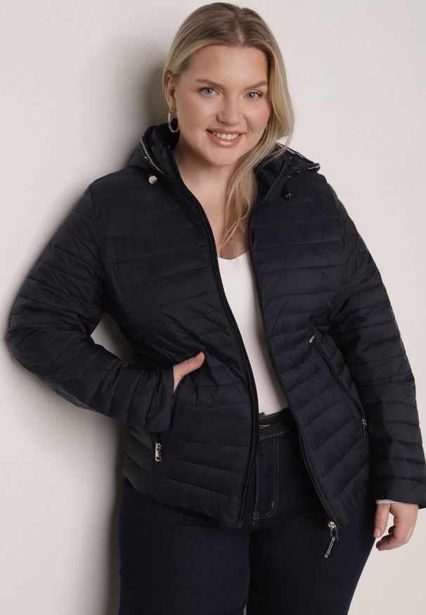 Born2be - Granatowa Pikowana Kurtka Przejściowa z Odpinanym Kapturem Tidesse. Kolor: niebieski. Materiał: jeans, poliester