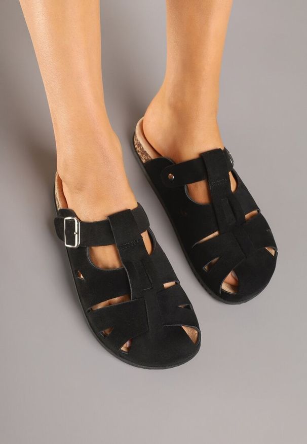 Born2be - Czarne Klapki Chodaki z Przeplatanymi Paskami i Wycięciami Paroti. Okazja: na co dzień. Kolor: czarny. Wzór: paski. Obcas: na obcasie. Styl: elegancki, casual. Wysokość obcasa: niski