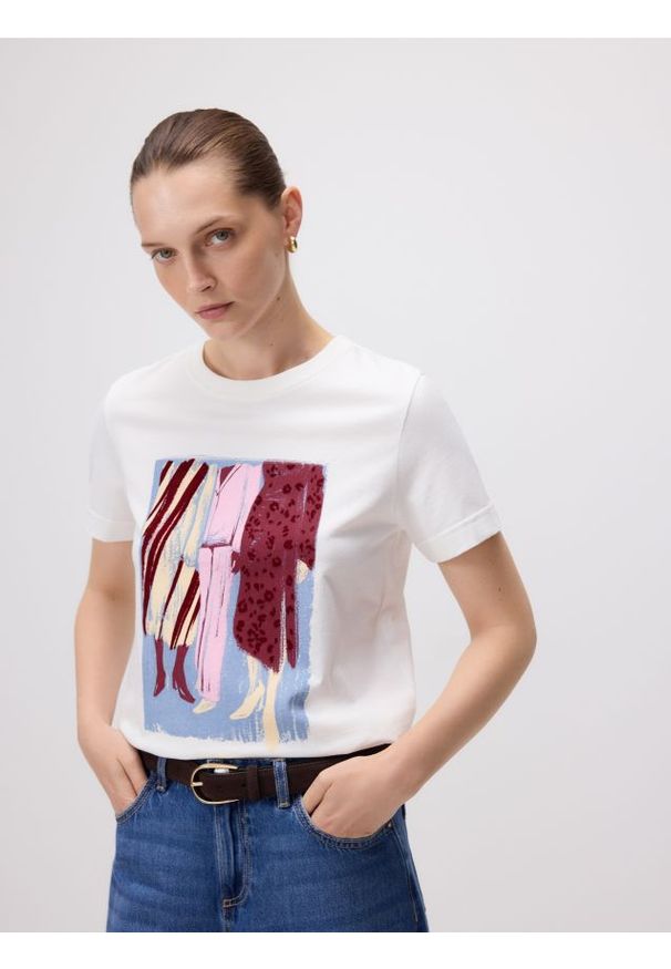 Reserved - T-shirt z nadrukiem - złamana biel. Materiał: dzianina, bawełna. Wzór: nadruk