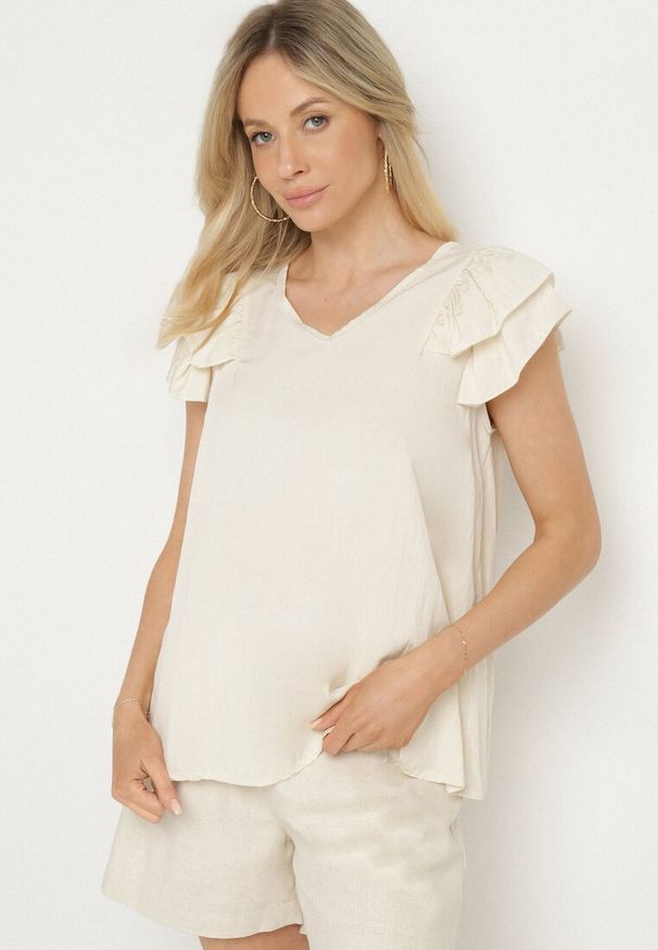 Born2be - Jasnobeżowa Bluzka z Wiskozą Ozdobiona Falbankami Divestra. Okazja: na co dzień. Typ kołnierza: kołnierz z falbankami. Kolor: beżowy. Materiał: wiskoza. Wzór: aplikacja. Sezon: lato. Styl: elegancki, casual