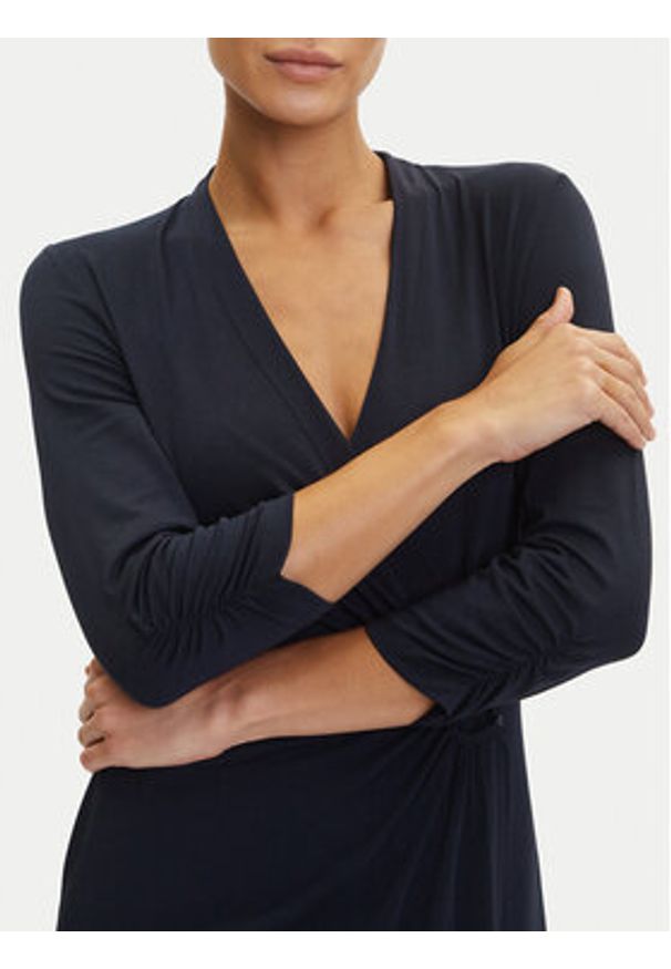 Tatuum Sukienka codzienna Linda T2506.195 Granatowy Regular Fit. Okazja: na co dzień. Kolor: niebieski. Materiał: bawełna. Typ sukienki: proste. Styl: casual