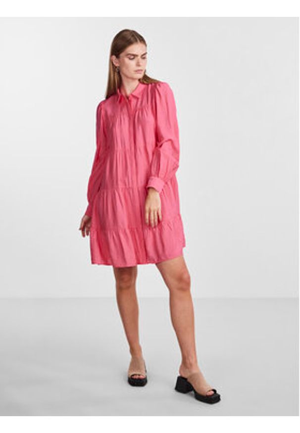 YAS Sukienka koszulowa Pala 26030720 Różowy Loose Fit. Kolor: różowy. Materiał: wiskoza. Typ sukienki: koszulowe