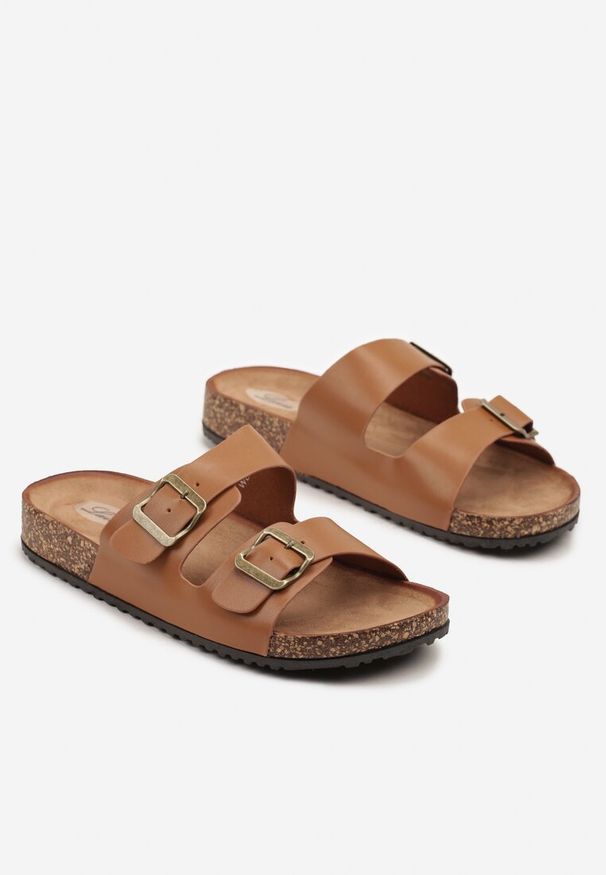 Renee - Brązowe Klapki z Dwoma Paskami i Klamrami Tuvera. Okazja: na co dzień. Kolor: brązowy. Obcas: na obcasie. Styl: elegancki, casual. Wysokość obcasa: średni