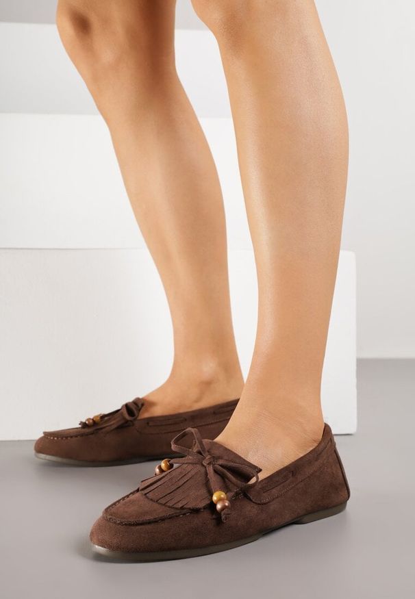 Renee - Brązowe Mokasyny z Koralikami Kokardą i Frędzlami Nahda. Okazja: na co dzień. Kolor: brązowy. Materiał: jeans. Styl: casual, street