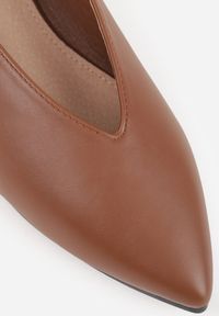 Renee - Brązowe Balerinki Vices z Wkładką ze Skóry Naturalnej w Klasycznym Stylu Nalivee. Okazja: na co dzień. Kolor: brązowy. Materiał: skóra. Styl: klasyczny #6