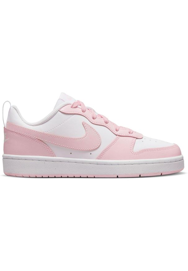 SPORTS TUTOR - Buty do chodzenia dla dzieci Nike Court Borough Low 2 SE GS. Zapięcie: sznurówki. Kolor: biały. Materiał: materiał, syntetyk, tkanina, skóra. Szerokość cholewki: normalna. Sport: turystyka piesza