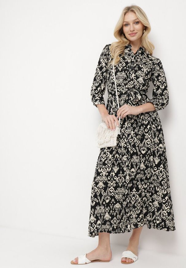 Born2be - Czarna Sukienka Koszulowa z Wiskozy Ozdobiona Ornamentalnym Wzorem Hoarna. Kolor: czarny. Materiał: wiskoza. Wzór: aplikacja. Sezon: wiosna, lato. Typ sukienki: koszulowe