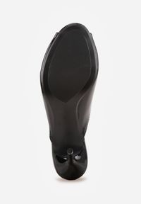 Born2be - Czarne Lakierowane Klapki na Szpilce z Odkrytym Noskiem Lilyera. Okazja: na co dzień, do pracy. Kolor: czarny. Materiał: lakier. Obcas: na szpilce. Styl: casual, elegancki #8