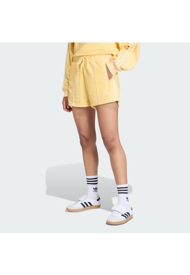 Adidas - adidas Szorty sportowe Terry Towel Firebird KD1395 Żółty Loose Fit. Kolor: żółty. Materiał: bawełna