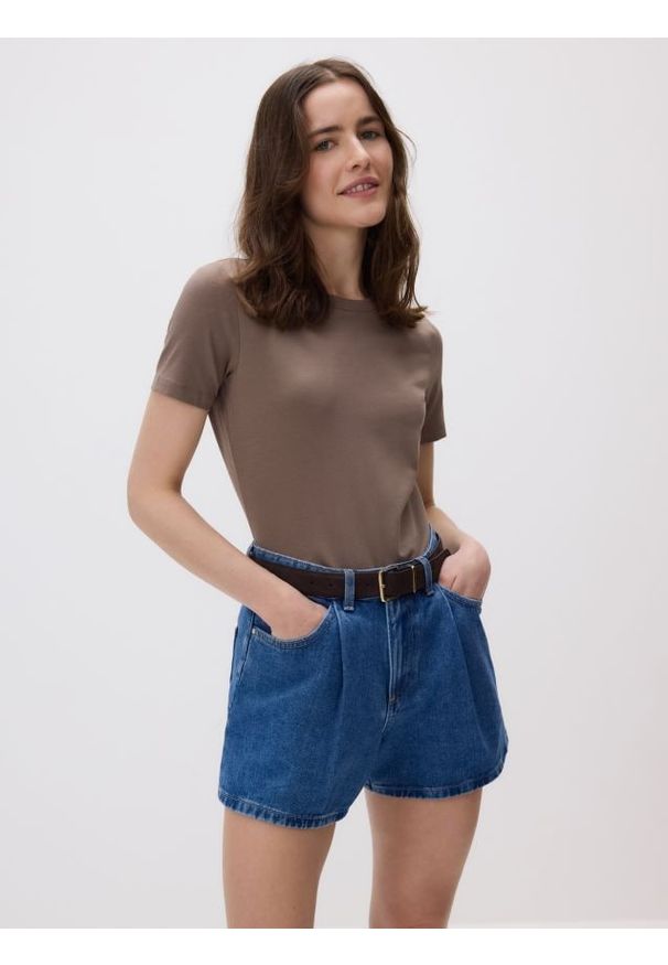 Reserved - Jeansowe szorty z zakładkami - niebieski. Kolor: niebieski. Materiał: jeans