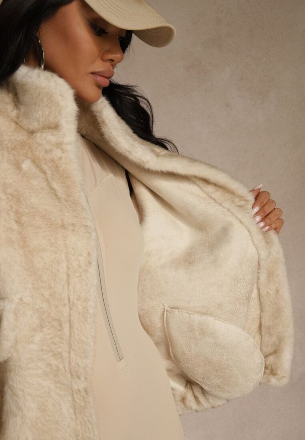 Renee - Beżowa Futrzana Kurtka Bomberka z Kieszeniami Tiwedela. Okazja: na co dzień. Kolor: beżowy. Materiał: futro. Styl: elegancki, casual, klasyczny