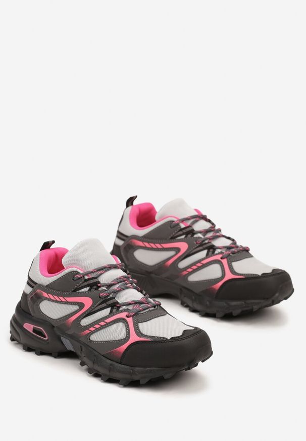 Renee - Szaro-Fuksjowe Buty Sportowe Sneakersy na Płaskiej Podeszwie ze Sznurowaniem i Geometrycznym Wzorem Raivi. Nosek buta: okrągły. Zapięcie: sznurówki. Kolor: szary. Materiał: materiał, syntetyk, nubuk. Wzór: geometria. Obcas: na płaskiej podeszwie. Wysokość obcasa: niski