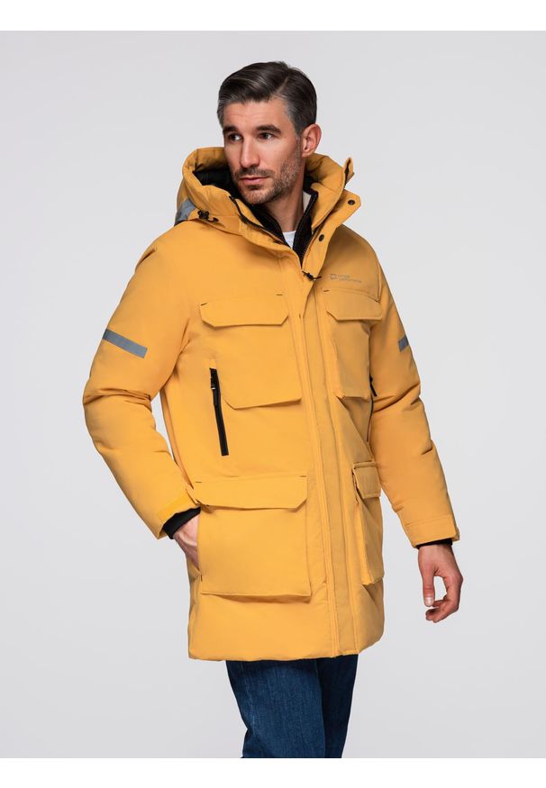 Ombre Clothing - Długa ocieplana męska kurtka z odblaskowymi elementami – żółta V2 - Rozmiar: XL. Typ kołnierza: kołnierzyk stójkowy, kaptur. Kolor: żółty. Materiał: guma, poliester, materiał, syntetyk. Długość: długie. Wzór: nadruk, aplikacja