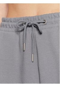Calvin Klein Jeans Spodnie dresowe J20J220676 Szary Regular Fit. Kolor: szary. Materiał: bawełna, dresówka #5
