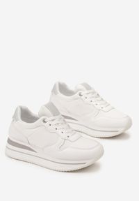 Born2be - Białe Sneakersy na Platformie z Kontrastową Lamówką Slaias. Kolor: biały. Obcas: na platformie