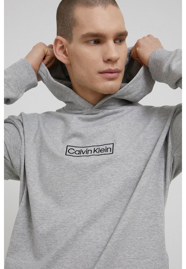 Calvin Klein Underwear bluza męska kolor szary z kapturem z aplikacją. Typ kołnierza: kaptur. Kolor: szary. Materiał: poliester, dzianina. Wzór: aplikacja