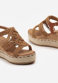 Born2be - Brązowe Sandały na Wysokim Koturnie w Stylu Boho Espadryli Marosa. Nosek buta: otwarty. Zapięcie: sprzączka. Kolor: brązowy. Materiał: materiał. Sezon: lato. Obcas: na koturnie. Styl: boho. Wysokość obcasa: średni