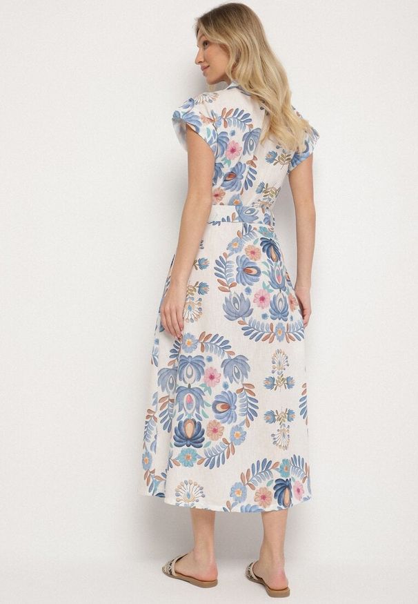 Born2be - Niebieska Sukienka z Wiskozą o Koszulowym Kroju z Paskiem z Klamrą Nitasiela. Okazja: na co dzień. Typ kołnierza: dekolt w kształcie V. Kolor: niebieski. Materiał: wiskoza. Długość rękawa: krótki rękaw. Typ sukienki: koszulowe. Styl: casual, klasyczny