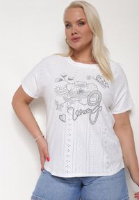 Born2be - Biały Ażurowy T-shirt z Bawełną Ozdobiony Cyrkoniami Deviana. Okazja: na co dzień. Kolor: biały. Materiał: bawełna. Wzór: ażurowy, aplikacja. Sezon: lato. Styl: casual, elegancki, wizytowy #1