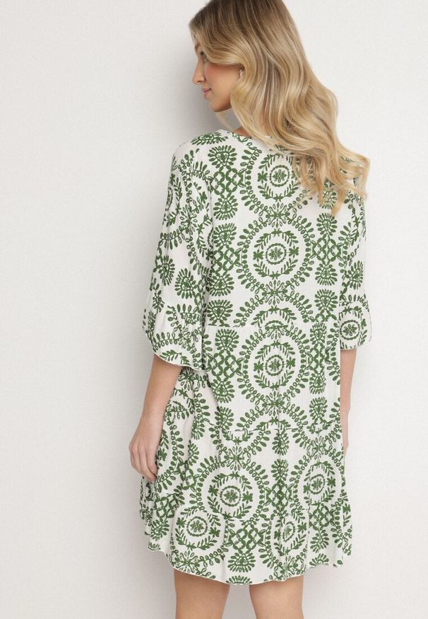 Born2be - Zielona Bawełniana Sukienka Rozkloszowana z Guzikami Janisse. Okazja: na co dzień. Kolor: zielony. Materiał: bawełna. Typ sukienki: rozkloszowane, proste. Styl: klasyczny, casual, elegancki