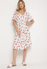 Born2be - Biała Bawełniana Sukienka o Rozkloszowanym Kroju we Wzór w Wisienki Folelia. Okazja: na co dzień. Typ kołnierza: dekolt w serek. Kolor: biały. Materiał: bawełna. Wzór: aplikacja. Typ sukienki: proste. Styl: casual #6