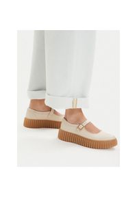 Półbuty Clarks. Kolor: kremowy #1