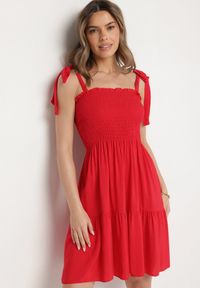 Born2be - Czerwona Bawełniana Sukienka z Elastyczną Górą i Wiązanymi Ramiączkami Tolimea. Okazja: na co dzień. Kolor: czerwony. Materiał: bawełna. Długość rękawa: na ramiączkach. Styl: klasyczny, elegancki, casual #3