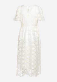 Born2be - Beżowa Rozkloszowana Sukienka z Przeźroczystym Tiulem z Ozdobnym Wzorem Exbia. Typ kołnierza: dekolt w łódkę. Kolor: beżowy. Materiał: tiul. Wzór: ażurowy. Styl: klasyczny, elegancki #6